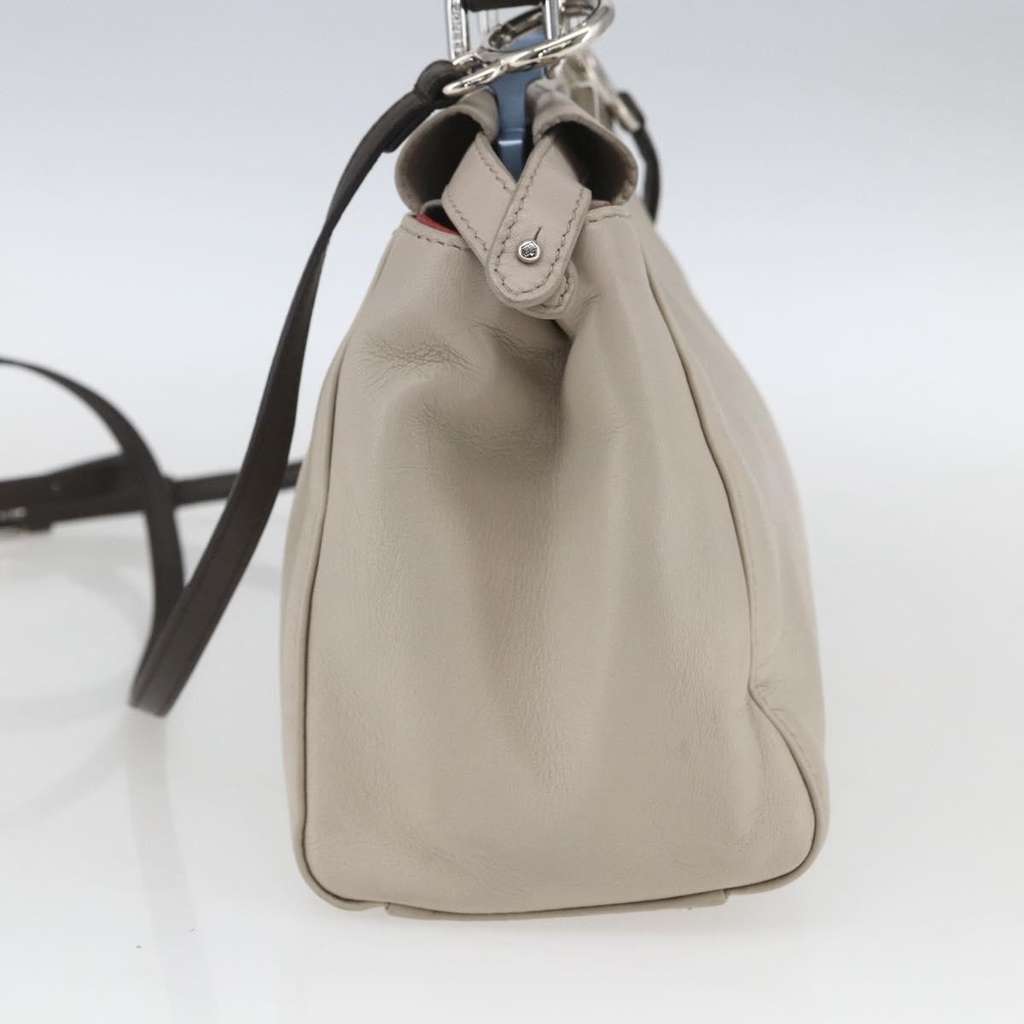 Fendi Peekaboo Bag Beige Leather Good condition - Model View