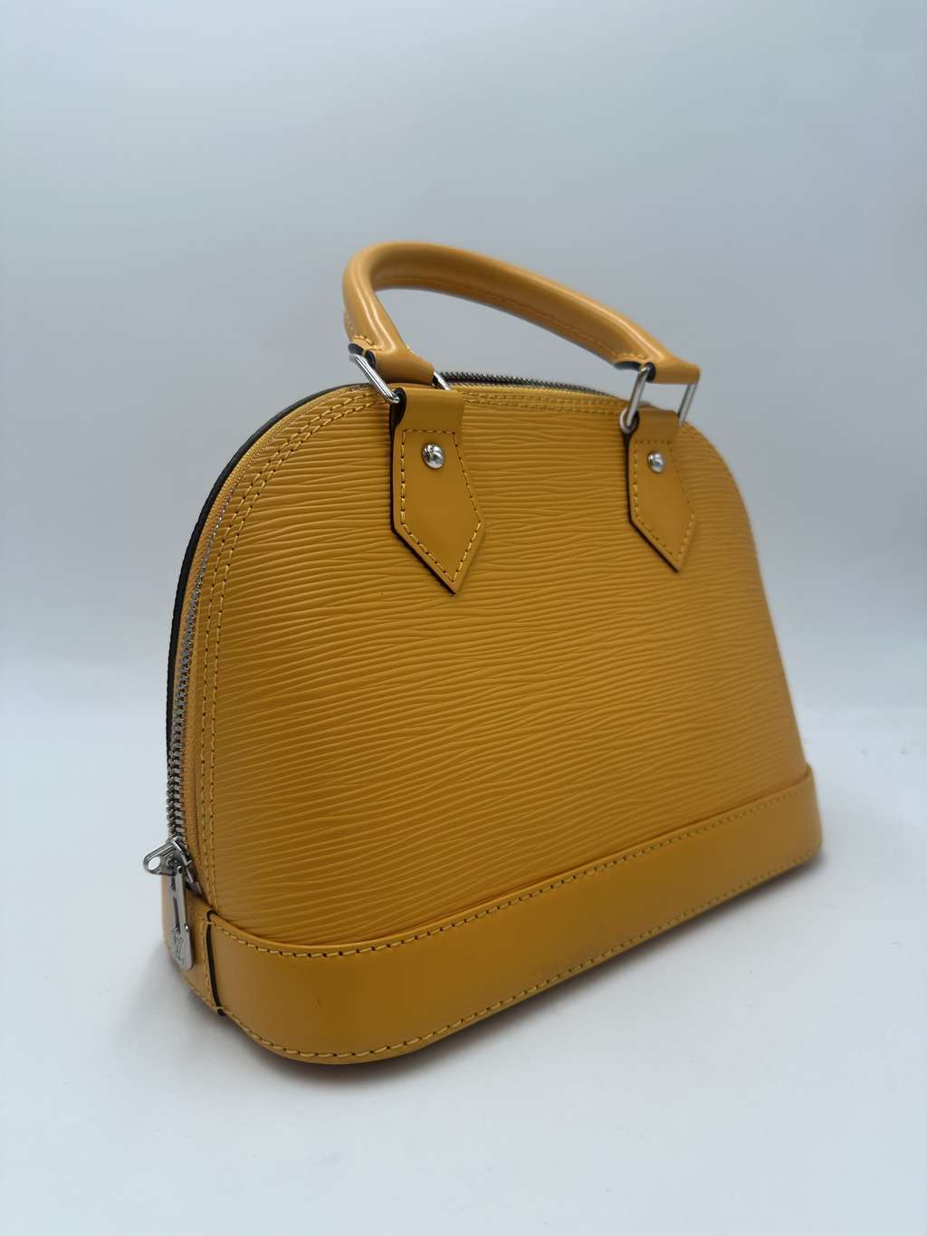 Louis Vuitton Alma Handbag Yellow Leather Never worn - Inside View