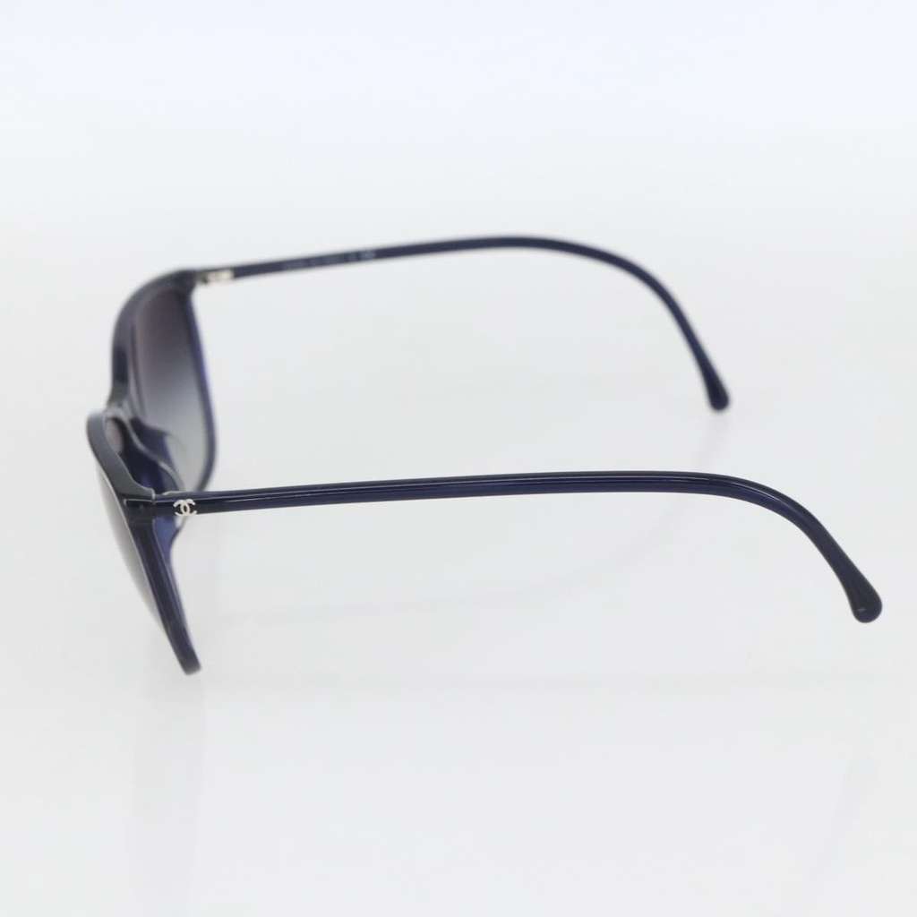 Chanel Logo CC Sunglasses Navy Plastic Good condition - Model View