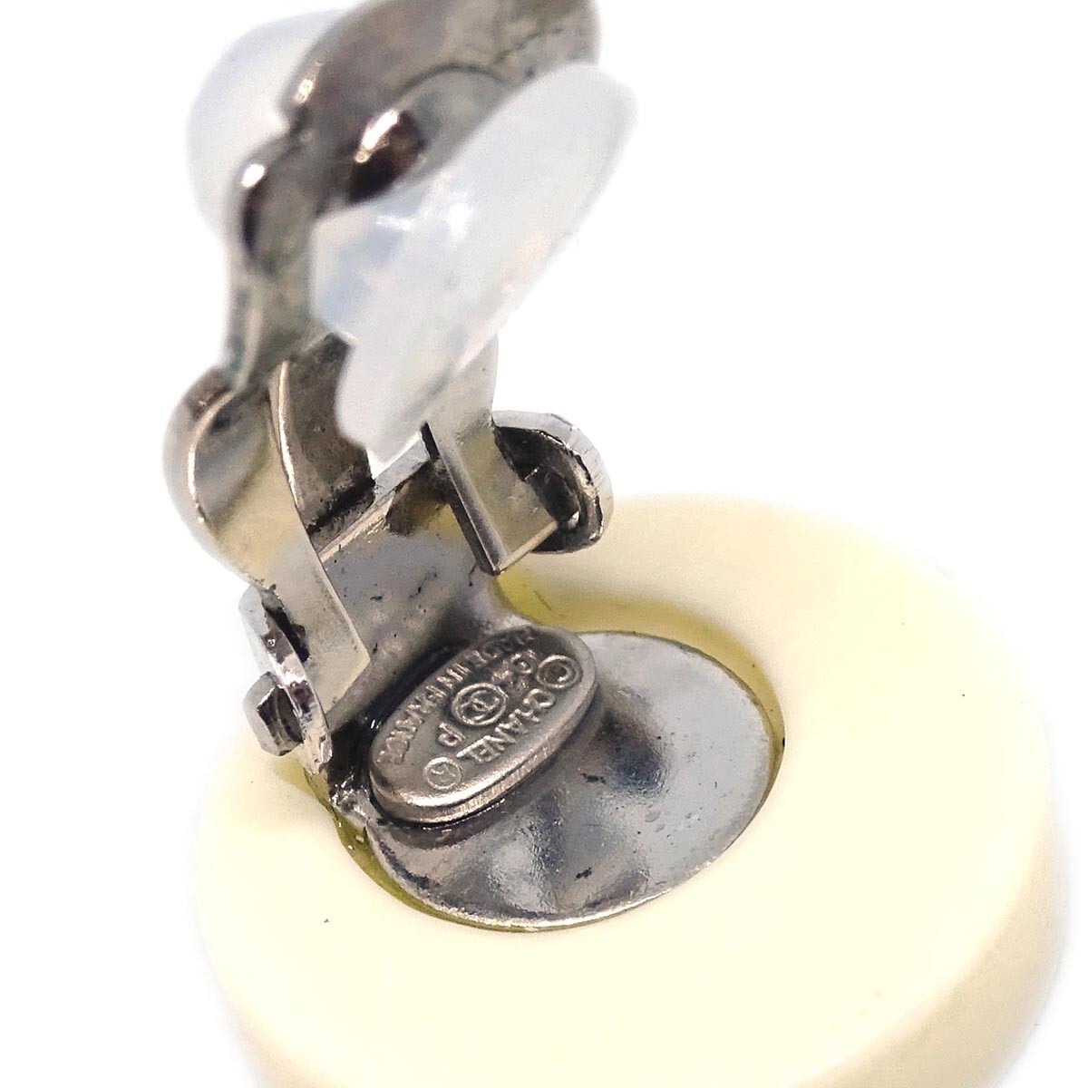 Chanel Vintage CC Round Button Clip-On Earrings Other Metal Good condition - Model View