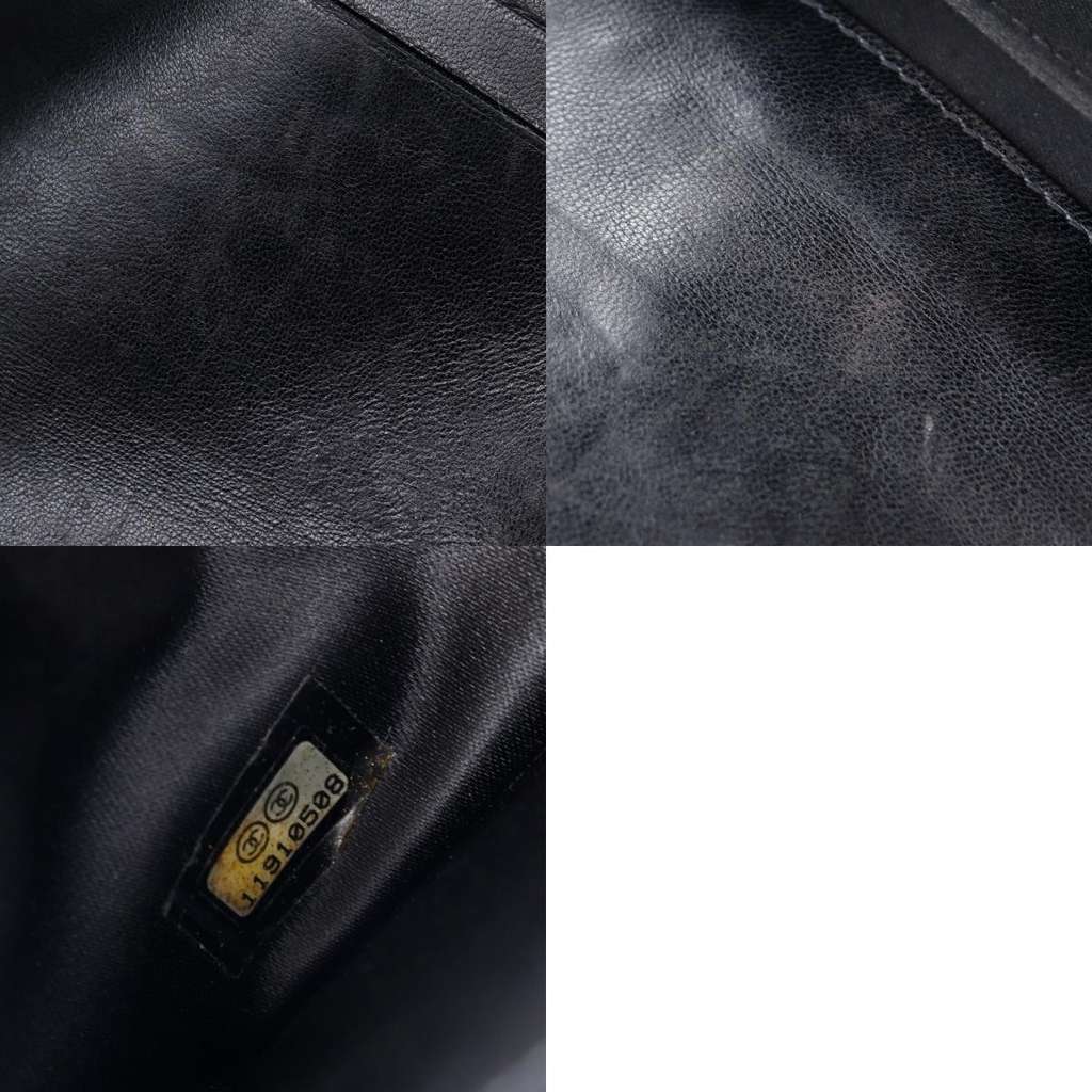 Chanel Bi-Fold Wallet Black Good condition - Model View