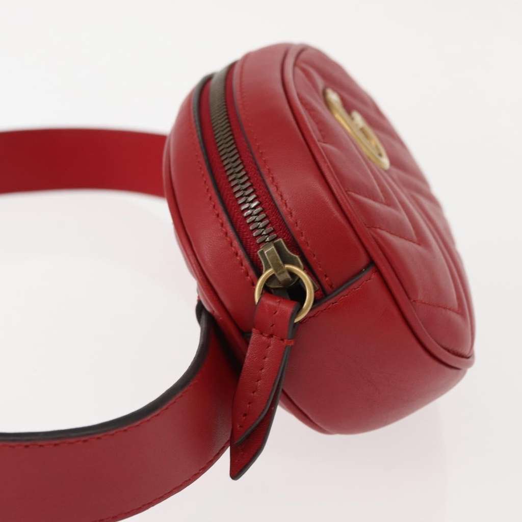 Gucci GG Marmont Belt Bag Red Leather Good condition - Model View