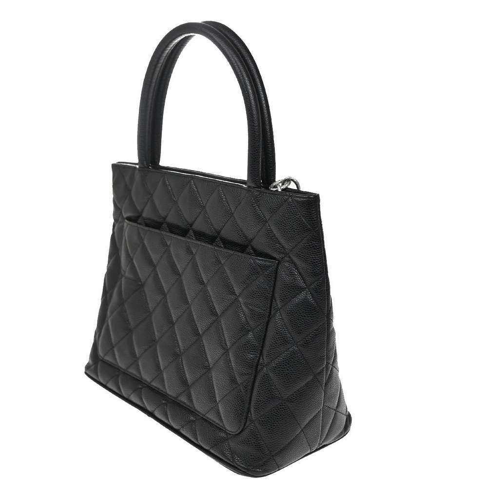 Chanel Medallion Tote Black Leather Good condition - Model View