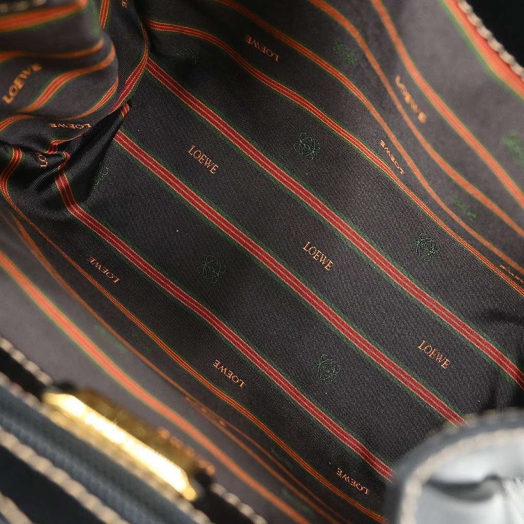 Loewe Vintage Velazquez Top Handle Bag Black Leather Good condition - Inside View