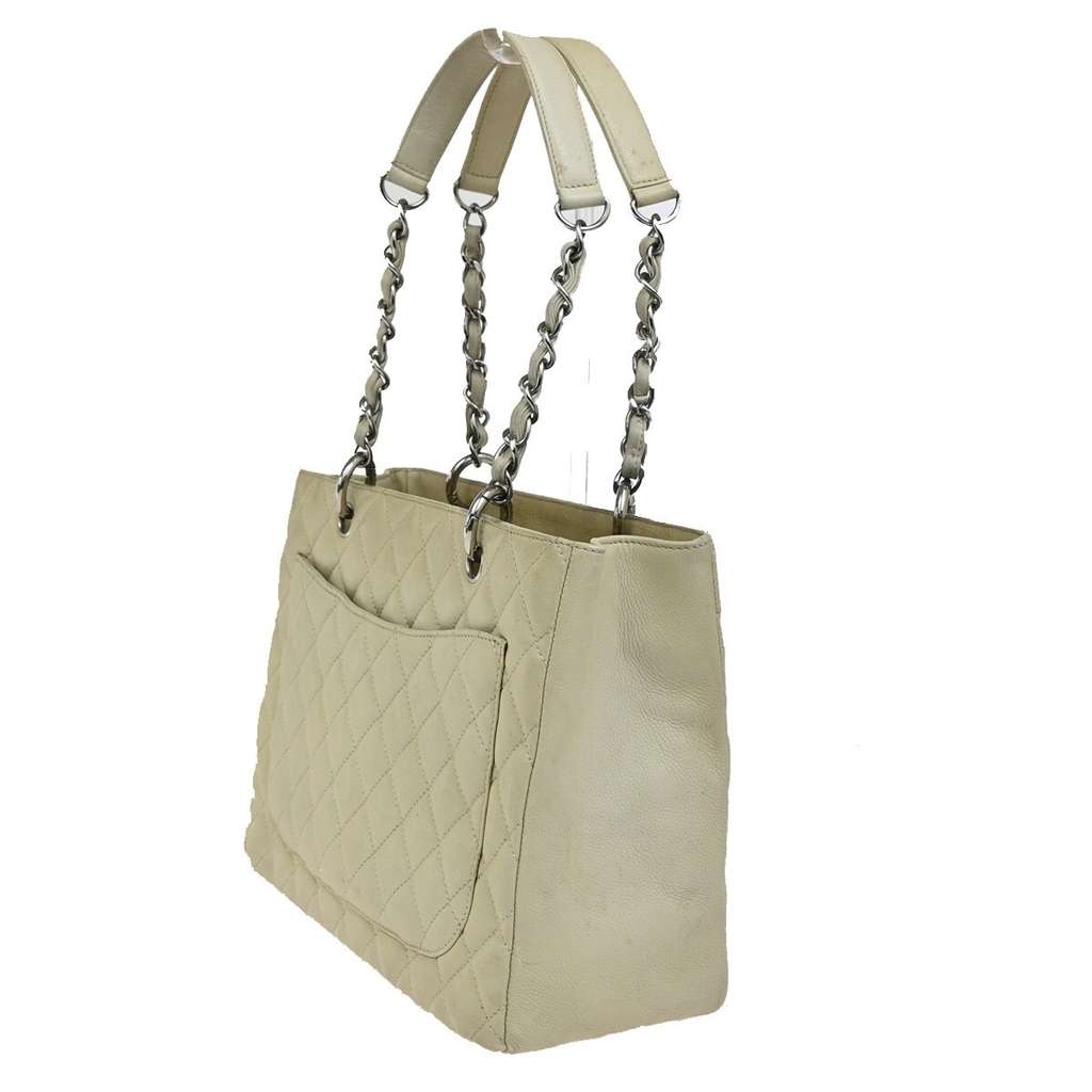 Chanel Grand Shopping Tote Beige Leather Good condition - Model View