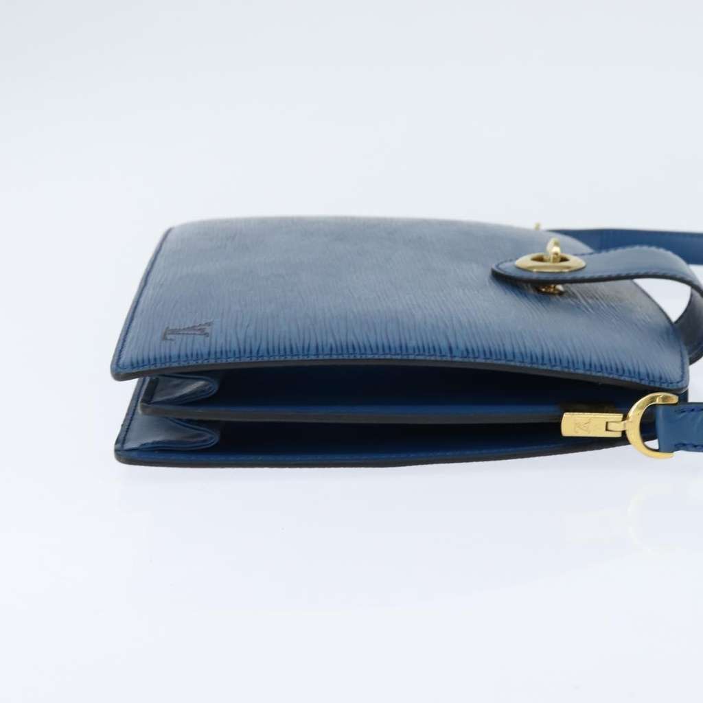 Louis Vuitton Capucines Shoulder Bag Blue Leather Good condition - Model View