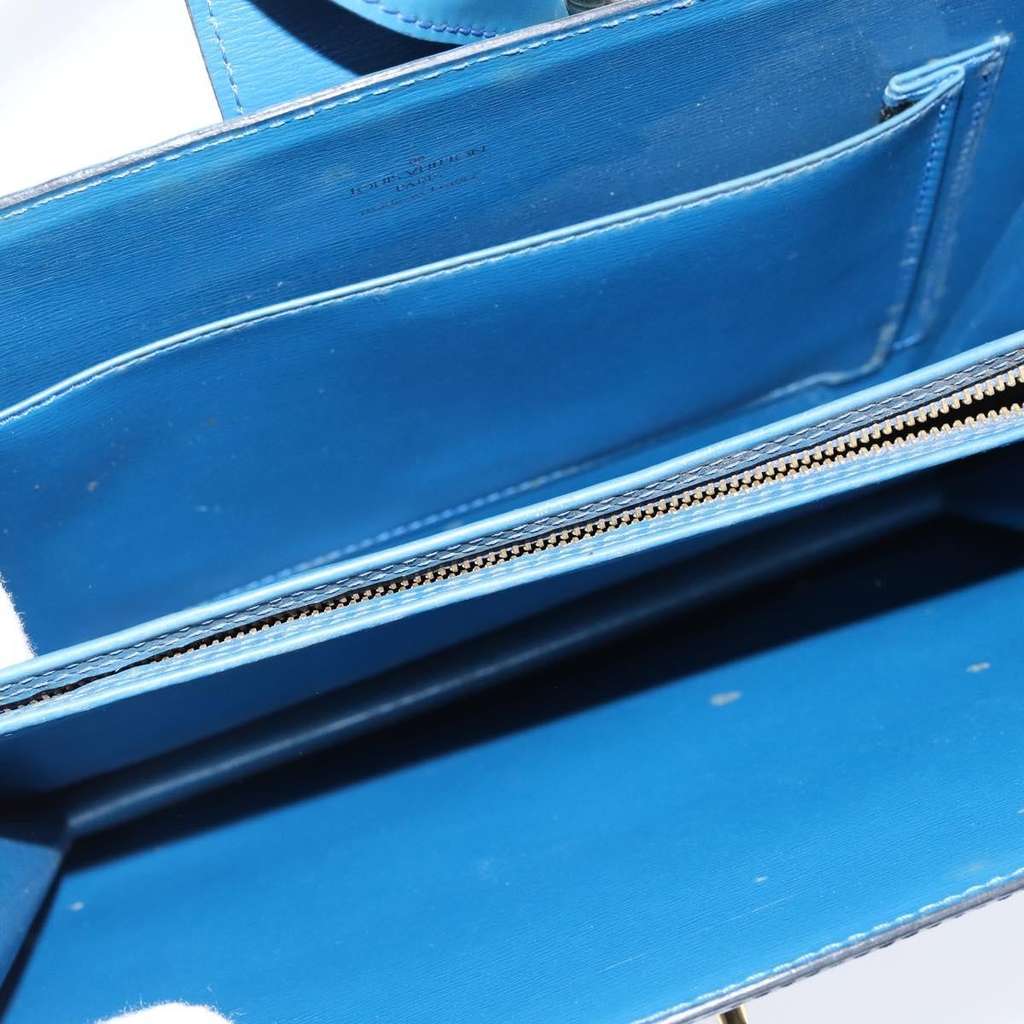 Louis Vuitton Capucines Shoulder Bag Blue Leather Good condition - Box View