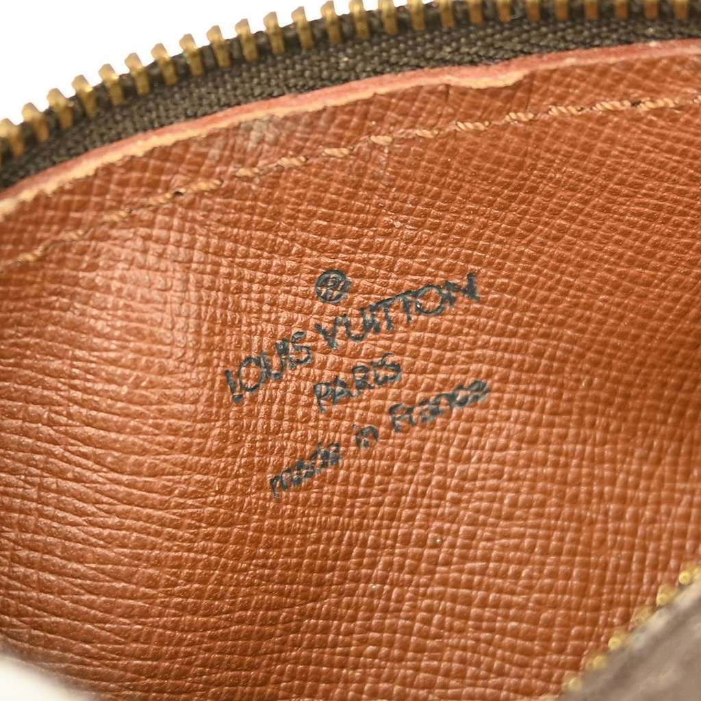 Louis Vuitton Papillon Pochette Brown Canvas Fair condition - Model View