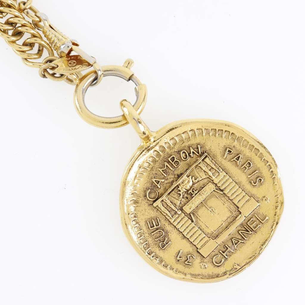 Chanel Vintage 31 Rue Cambon Medallion Pendant Necklace Gold Good condition - Back View
