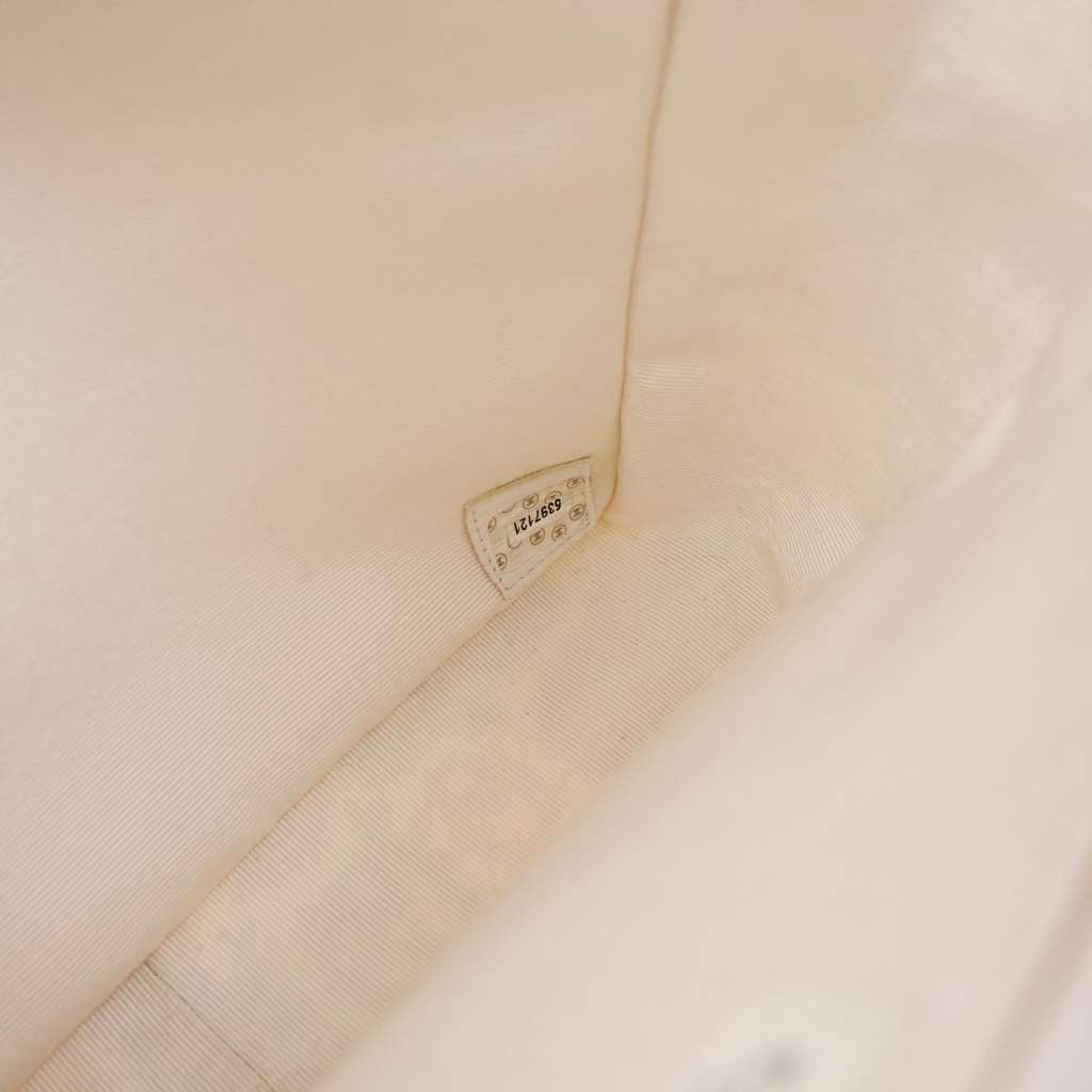 Chanel Vintage Camellia Tote White Canvas Good condition - Box View