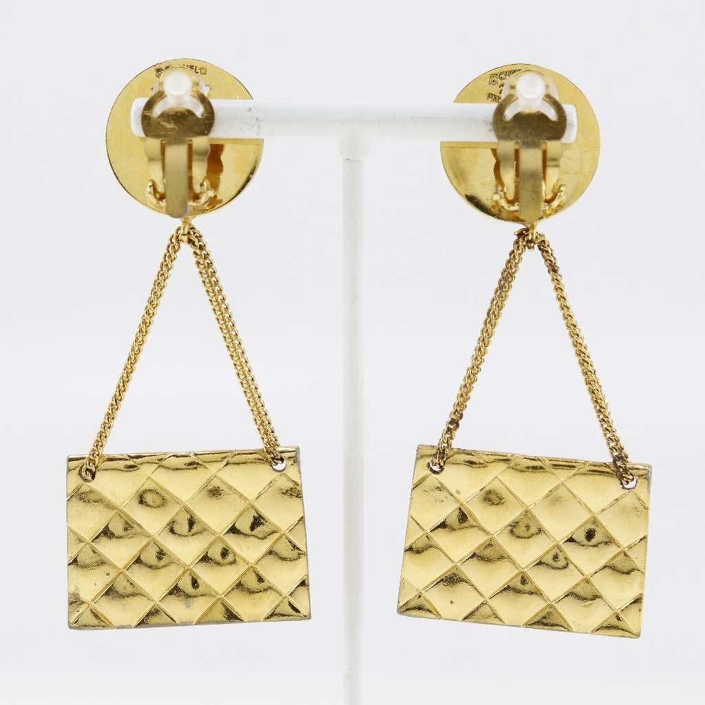 Chanel Vintage Medallion Flap Bag Brooch Gold Good condition - Back View