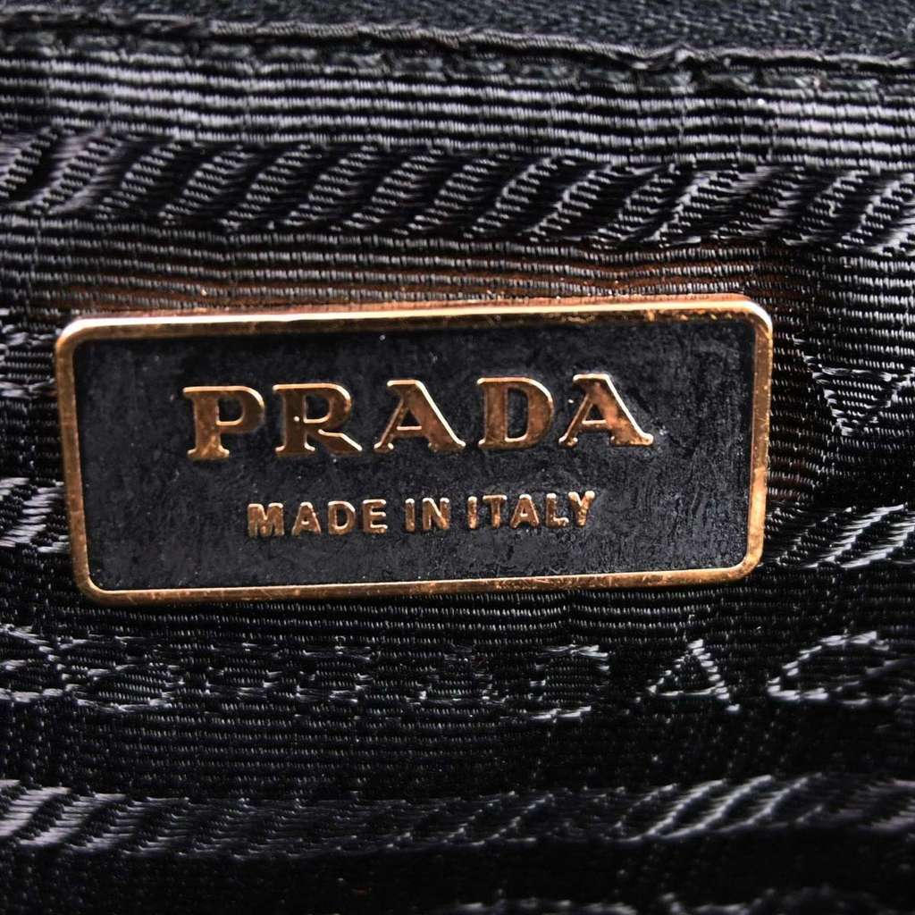 Prada Vintage Handbag Black Leather Good condition - Model View