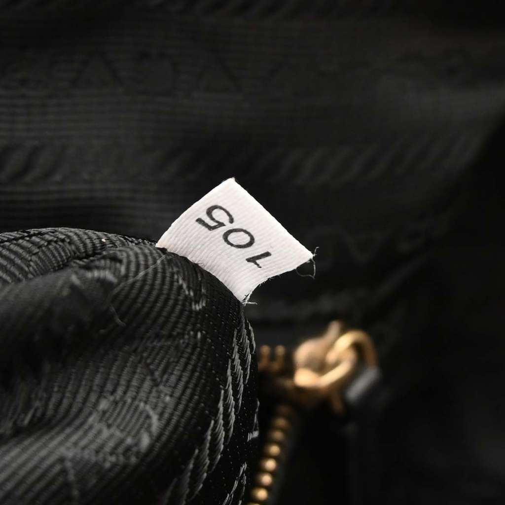 Prada Vintage Handbag Black Leather Good condition - Box View