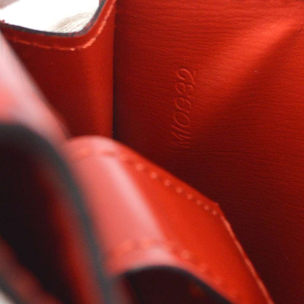 Louis Vuitton Sherwood Belt Bag Red Leather Good condition - Model View