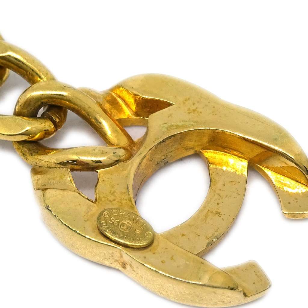 Chanel Vintage CC Turnlock Chain Bracelet Gold Good condition - Model View