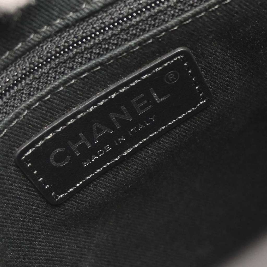 Chanel CC Pocket Crossbody Bag Black Good condition - Model View