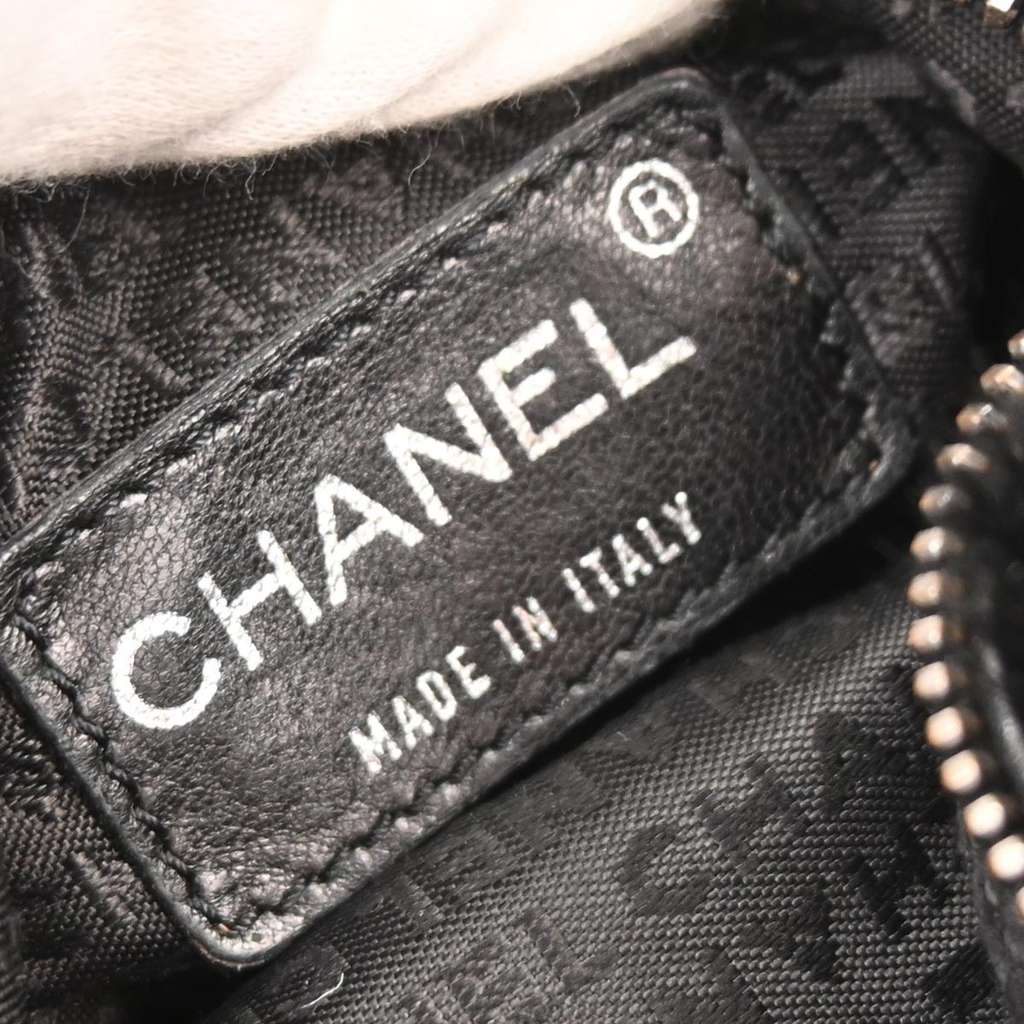 Chanel Chain Hobo Black Fur Good condition - Model View