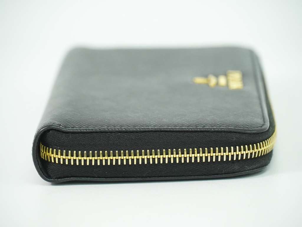 Prada Zip Around Tab Wallet Black Leather Good condition - Inside View