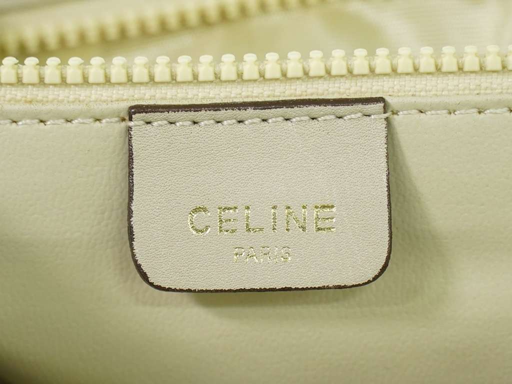 Celine Vintage Flap Shoulder Bag Beige Leather Good condition - Model View