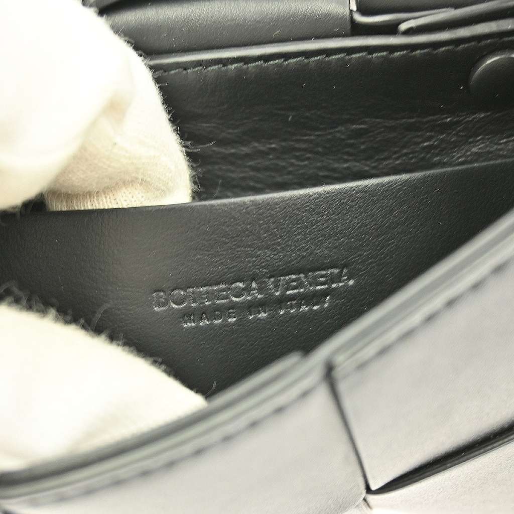 Bottega Veneta Cassette Crossbody Bag Black Leather Good condition - Model View