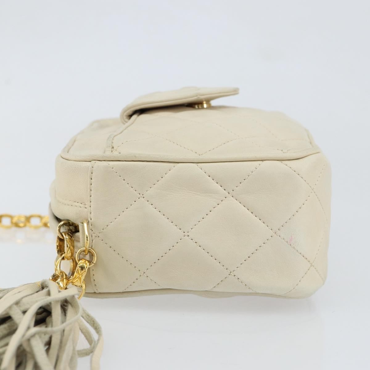 Chanel Vintage Front Pocket Camera Bag Beige Leather Good condition - Model View
