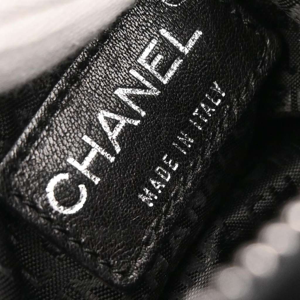 Chanel Chain Hobo Black Fur Good condition - Model View