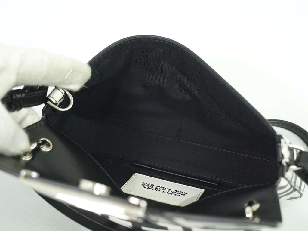 Fendi x Marc Jacobs Baguette NM Bag White Leather Good condition - Model View