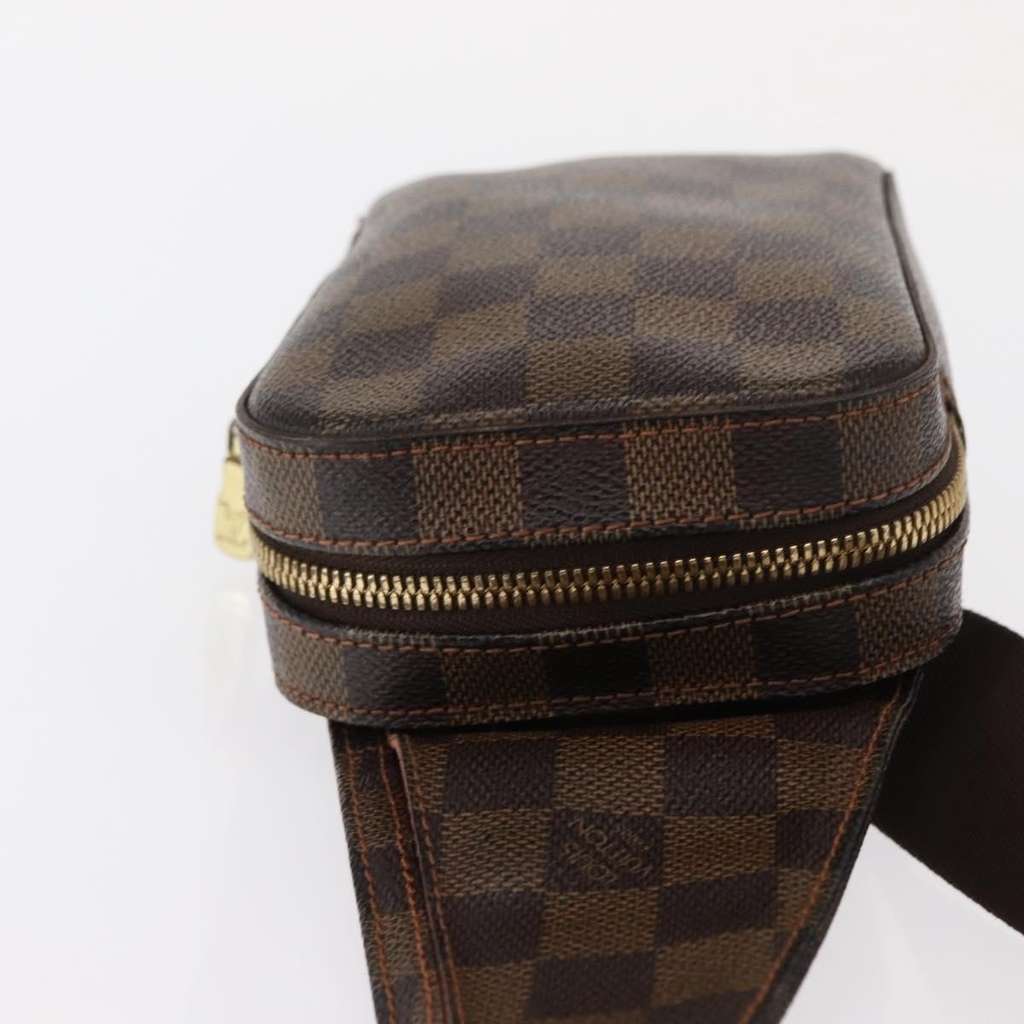 Louis Vuitton Geronimos Waist Bag Brown Canvas Good condition - Model View