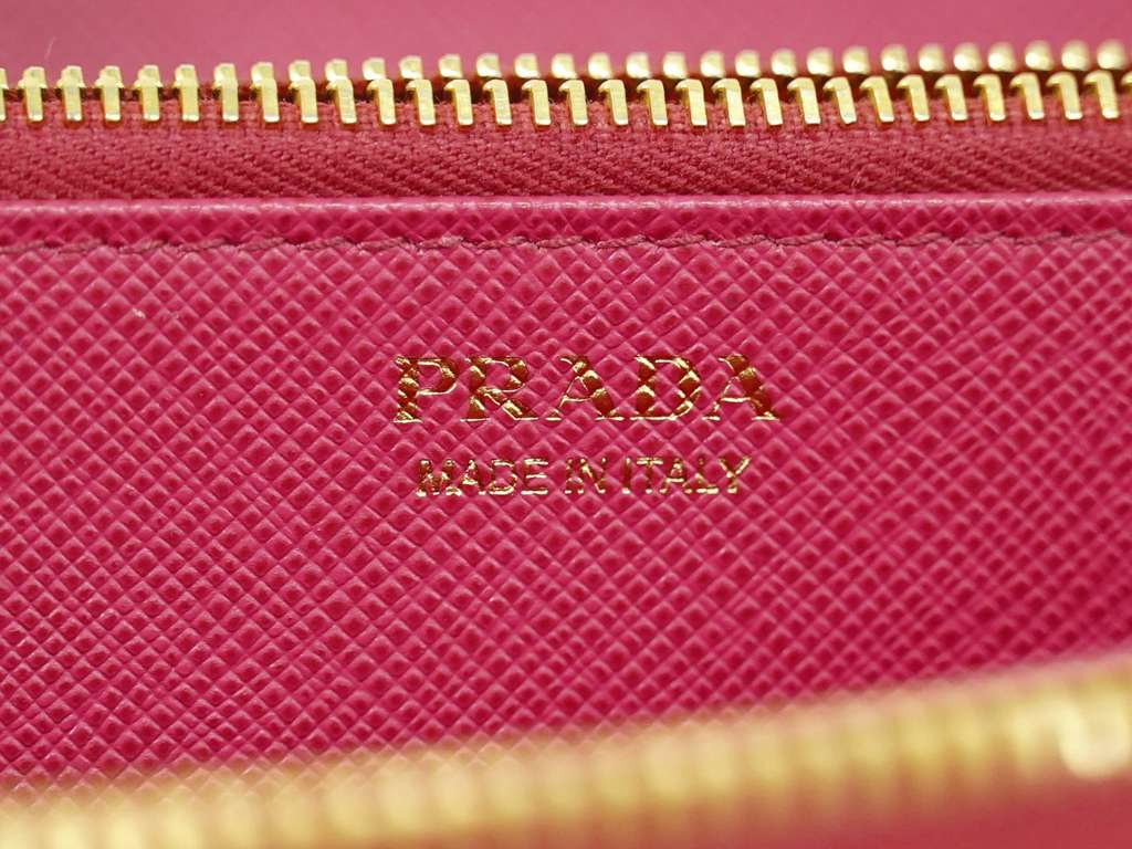 Prada Zip Around Tab Wallet Pink Leather Good condition - Box View