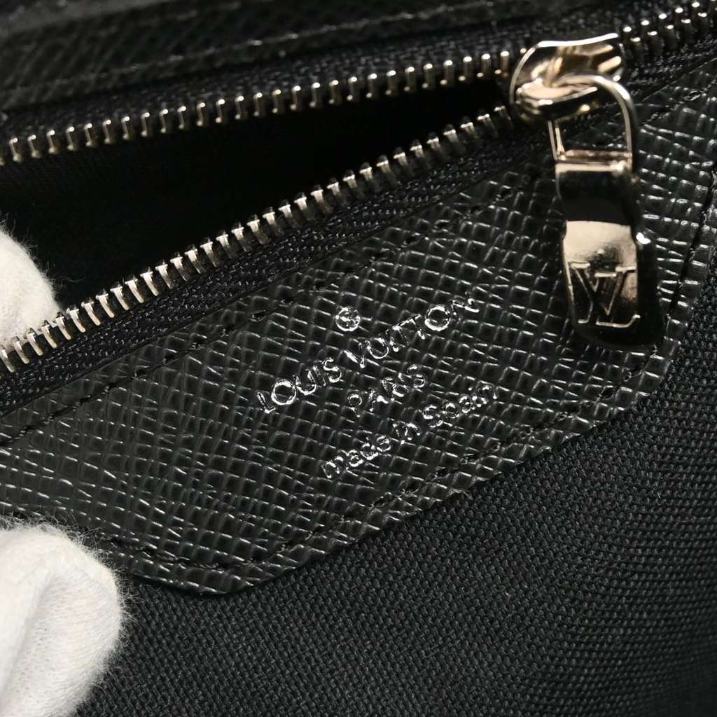 Louis Vuitton Stanislav Handbag Black Leather Good condition - Model View