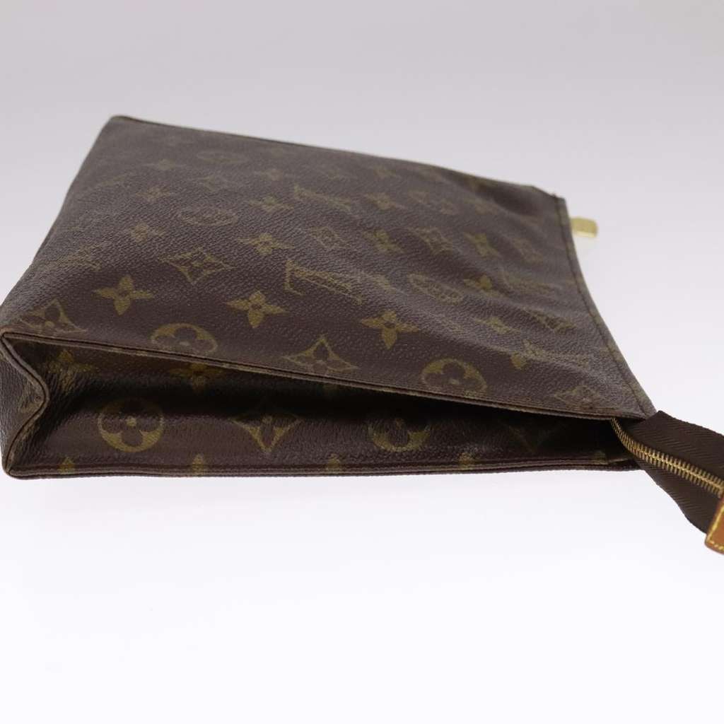 Louis Vuitton Pochette Voyage Brown Canvas Good condition - Model View