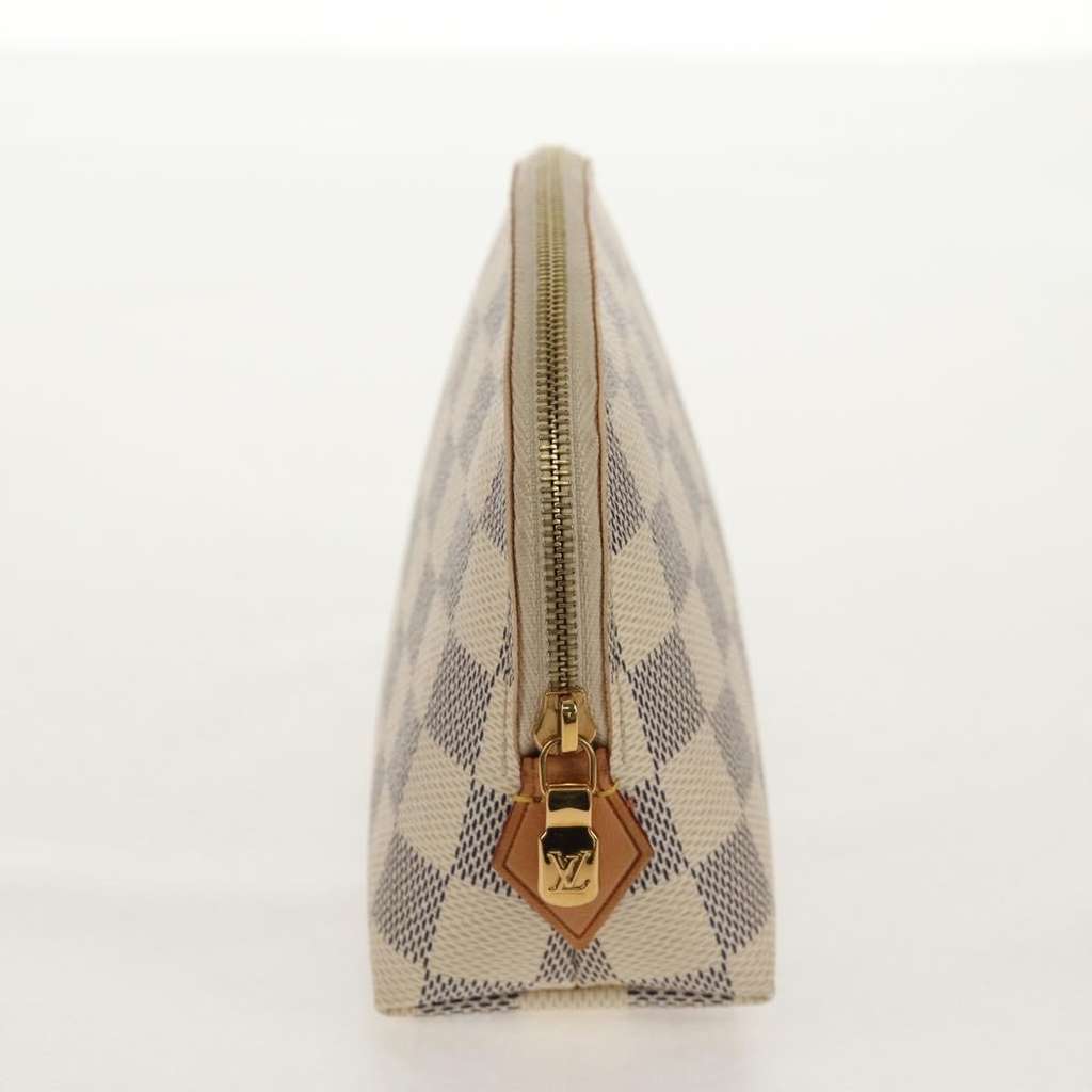 Louis Vuitton Cosmetic Pouch Beige Canvas Good condition - Model View