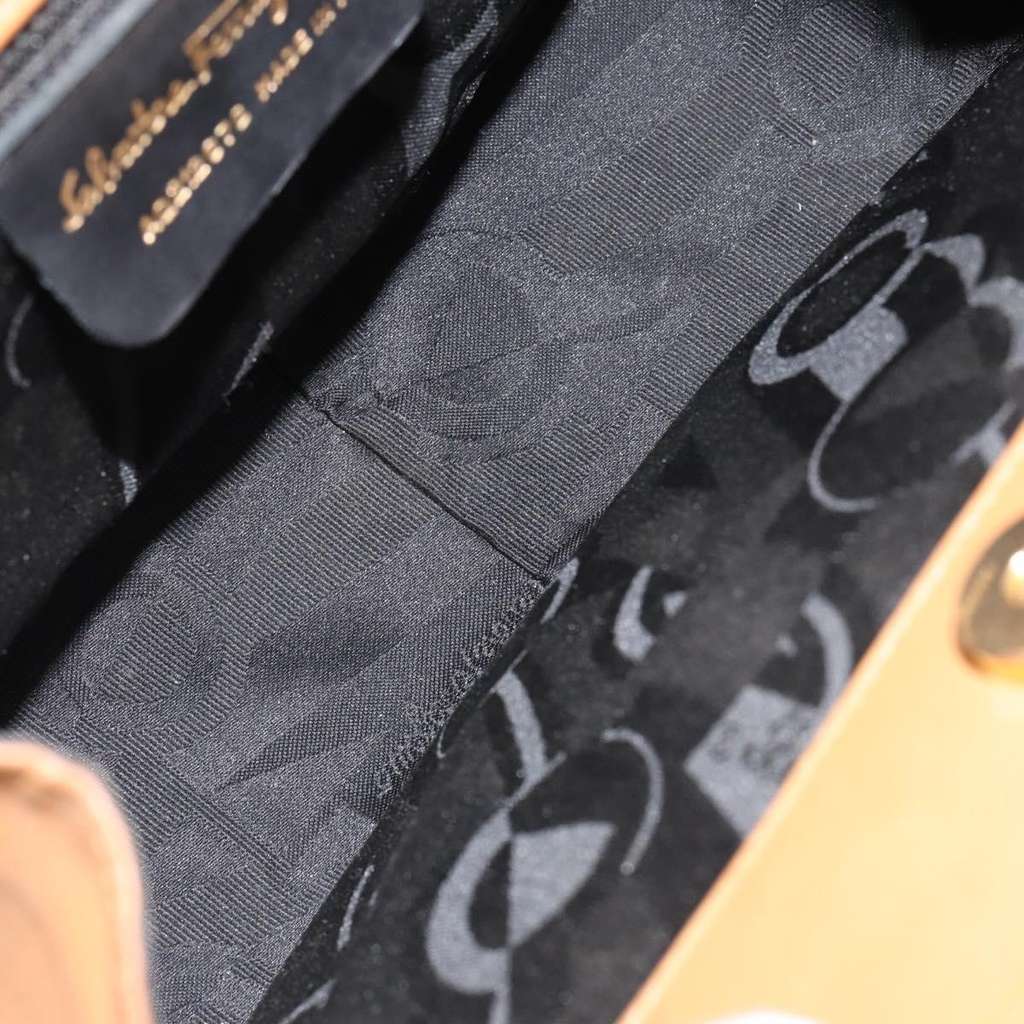 Salvatore Ferragamo Gancini handbag Beige Leather Good condition - Box View