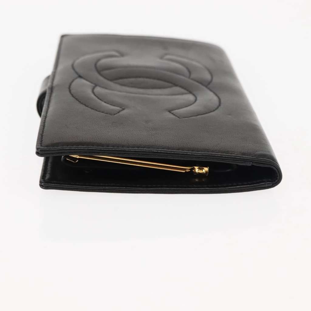 Chanel Timeless CC Wallet Black Leather Good condition - Model View