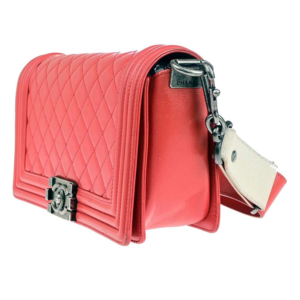 Chanel Boy Flap Bag with Strap Red Leather Good condition - Back View
