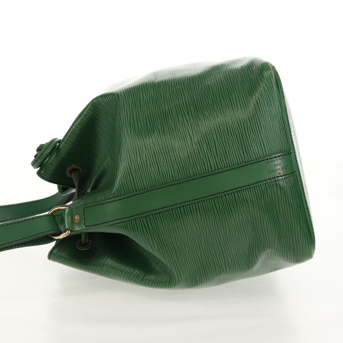Louis Vuitton Petit Noe Handbag Green Leather Good condition - Model View