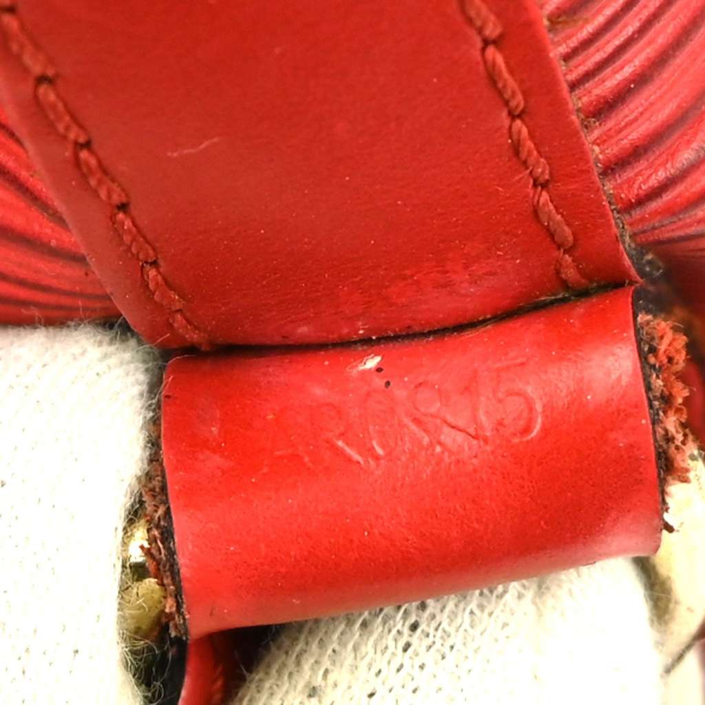 Louis Vuitton Petit Noe Handbag Red Leather Fair condition - Model View