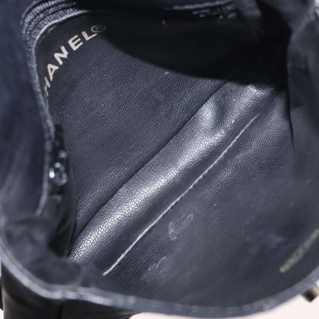 Chanel Vintage CC Flap Waist Bag Black Leather Good condition - Box View