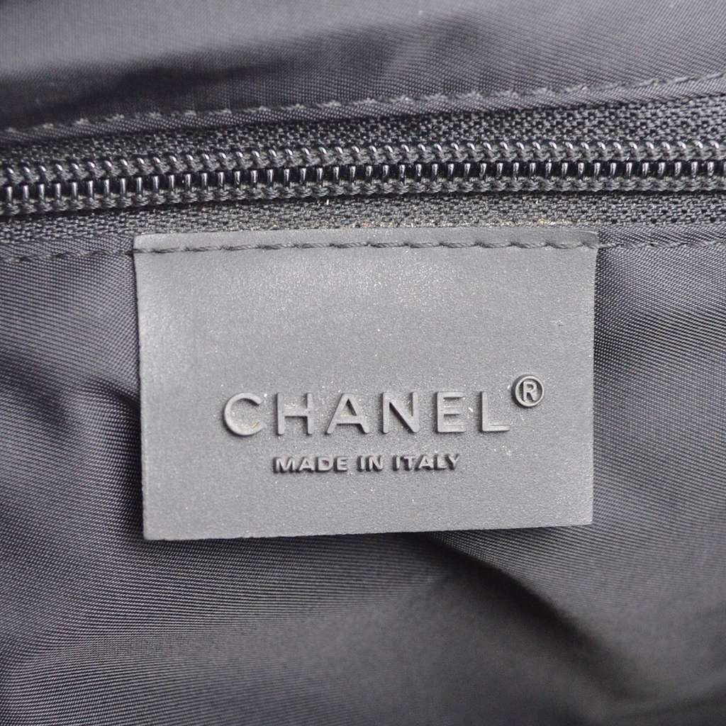 Chanel Sport Line Flap Messenger Bag Black Good condition - Model View