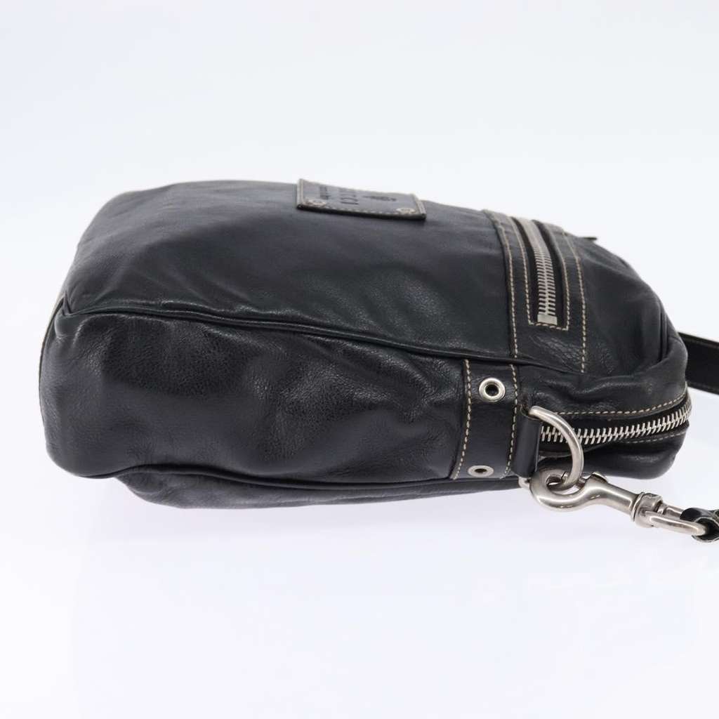 Gucci Front Zip Messenger Black Leather Good condition - Model View