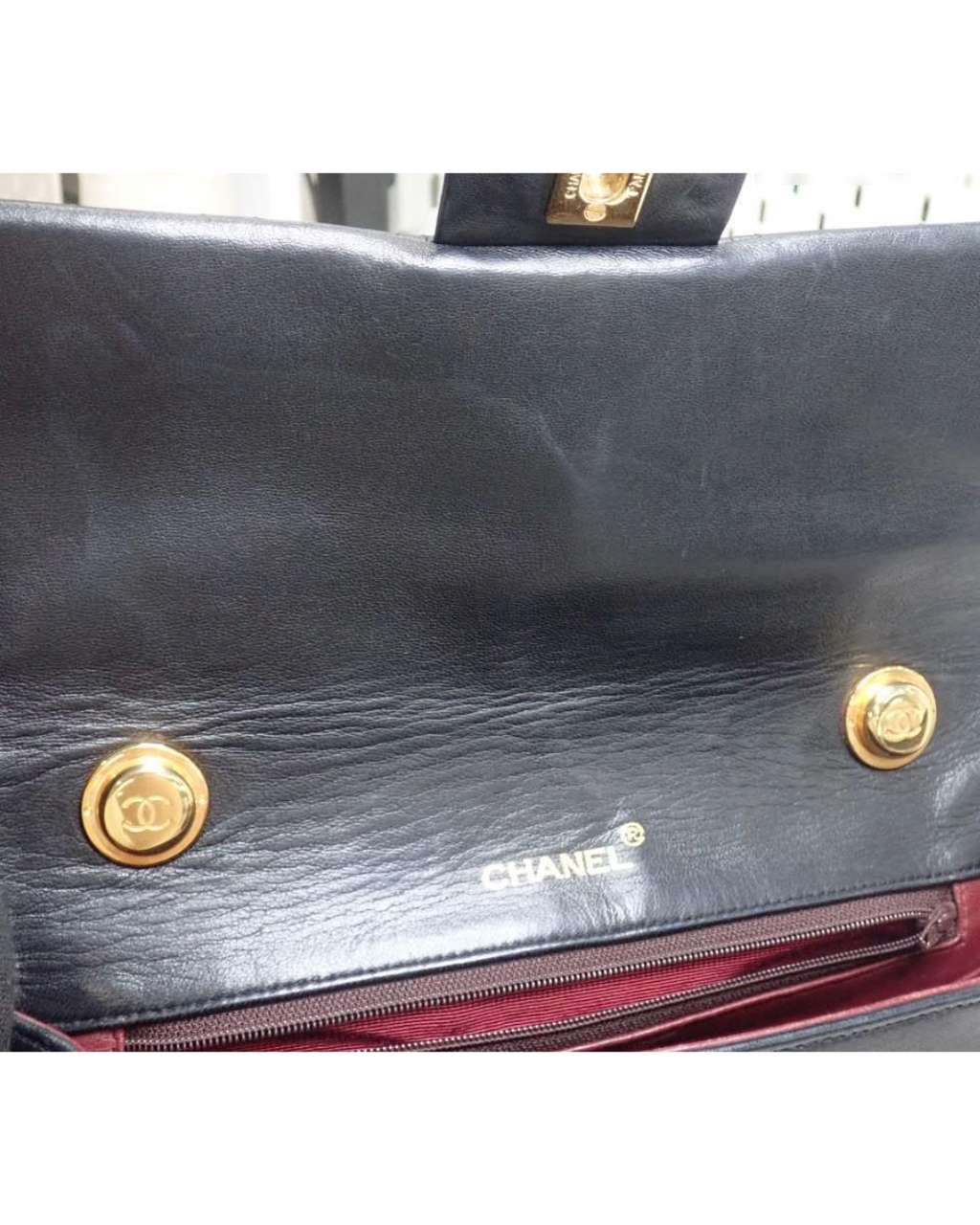 Chanel Vintage Classic Single Flap Bag Black Leather Good condition - Model View