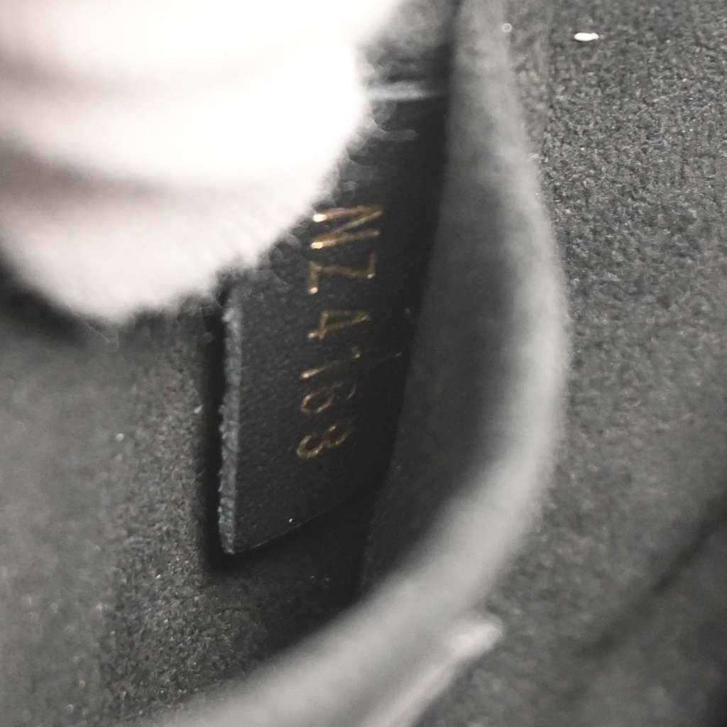 Louis Vuitton New Wave Heart Crossbody Bag Black Leather Good condition - Box View