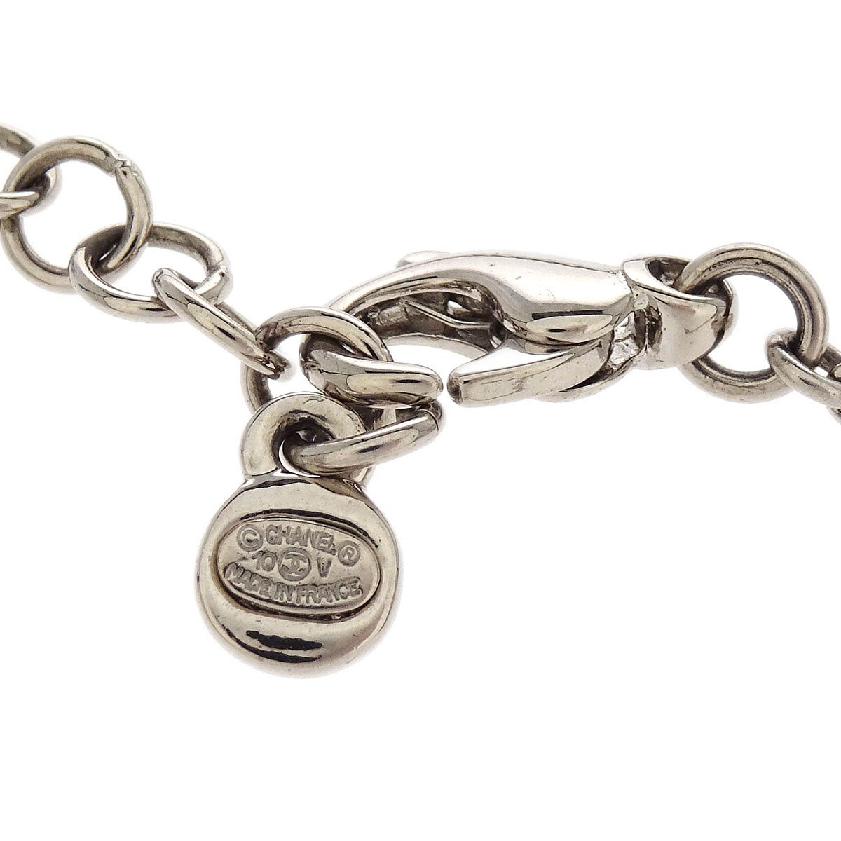 Chanel CC Cluster Drop Pendant Necklace Silver Metal Good condition - Model View