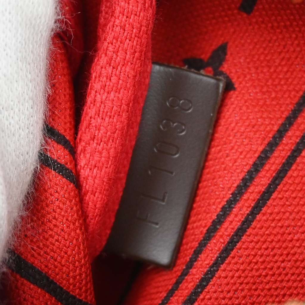 Louis Vuitton Pochette Accessoires Brown Canvas Good condition - Model View