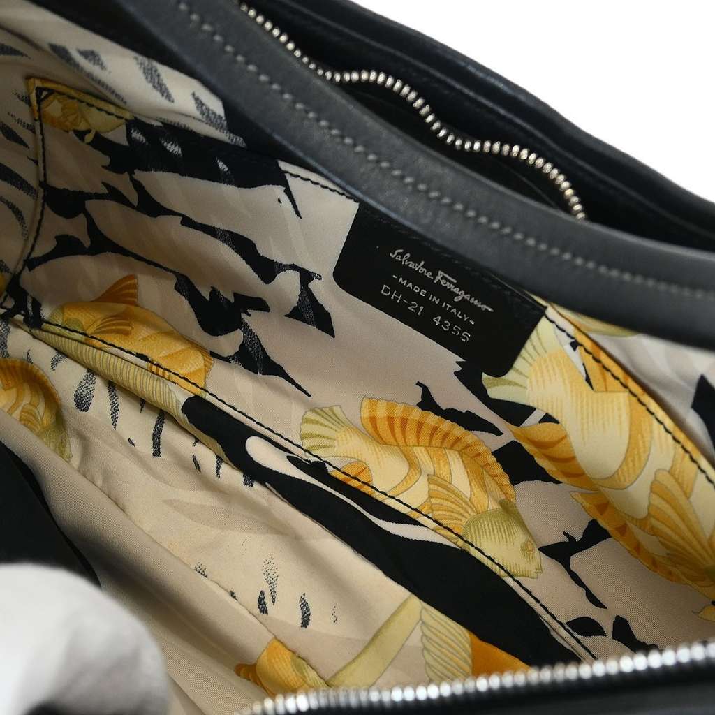 Salvatore Ferragamo Vara Bow Hobo Black Leather Good condition - Inside View