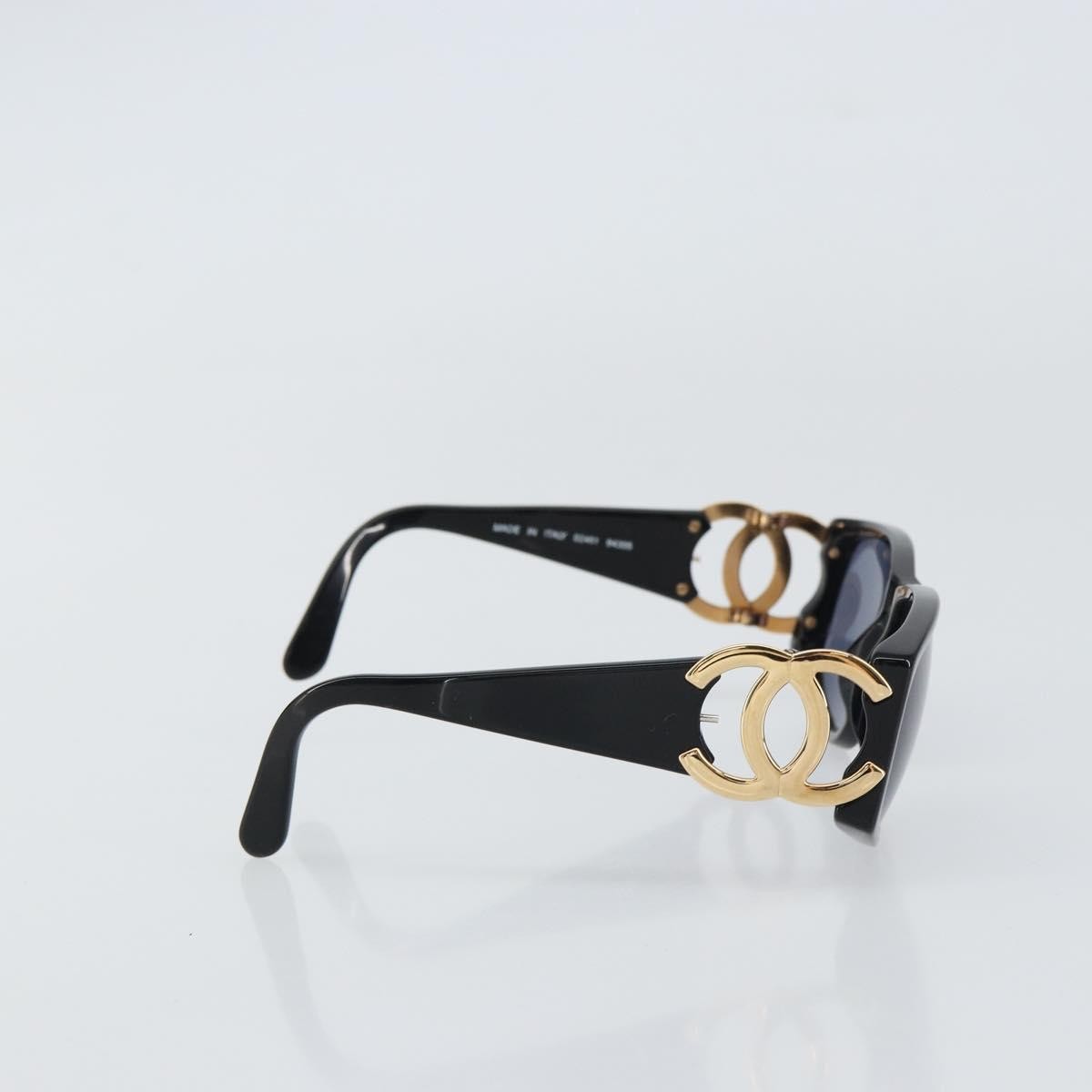 Chanel Logo CC Sunglasses Black Plastic Good condition - Model View