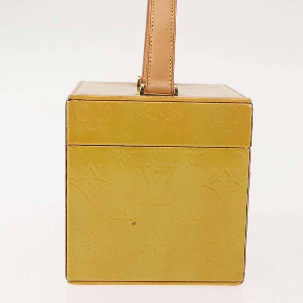 Louis Vuitton Bleecker Box Bag Beige Good condition - Model View