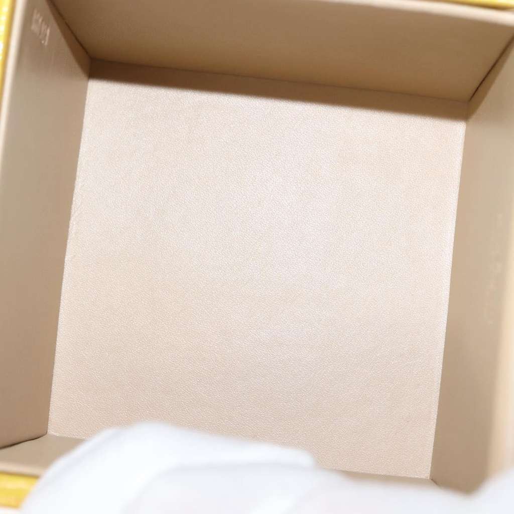 Louis Vuitton Bleecker Box Bag Beige Good condition - Box View