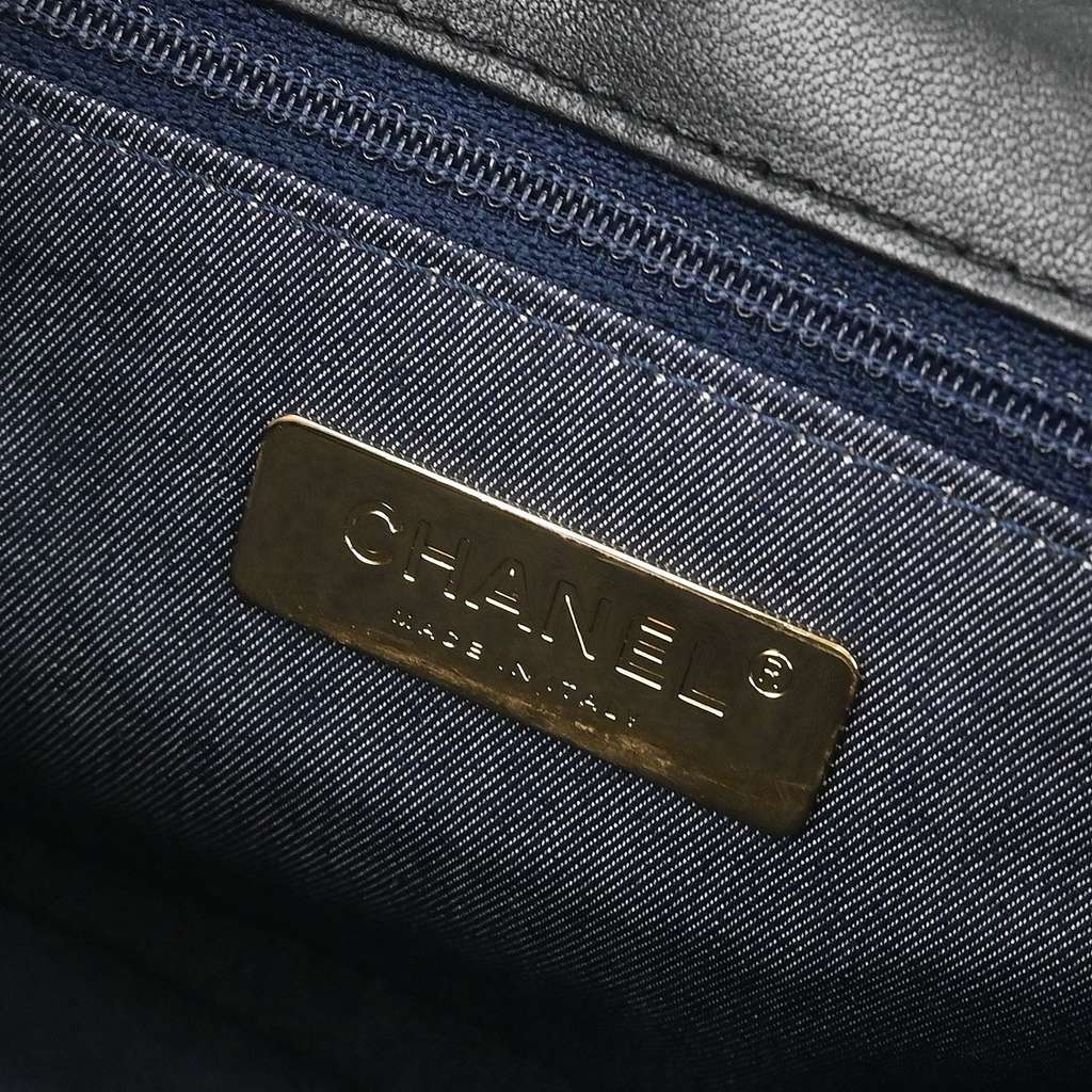 Chanel CC Mania Flap Bag Black Leather Good condition - Model View