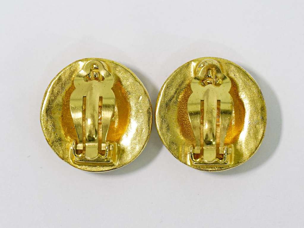 Chanel Vintage CC Round Clip-On Earrings Gold Good condition - Back View